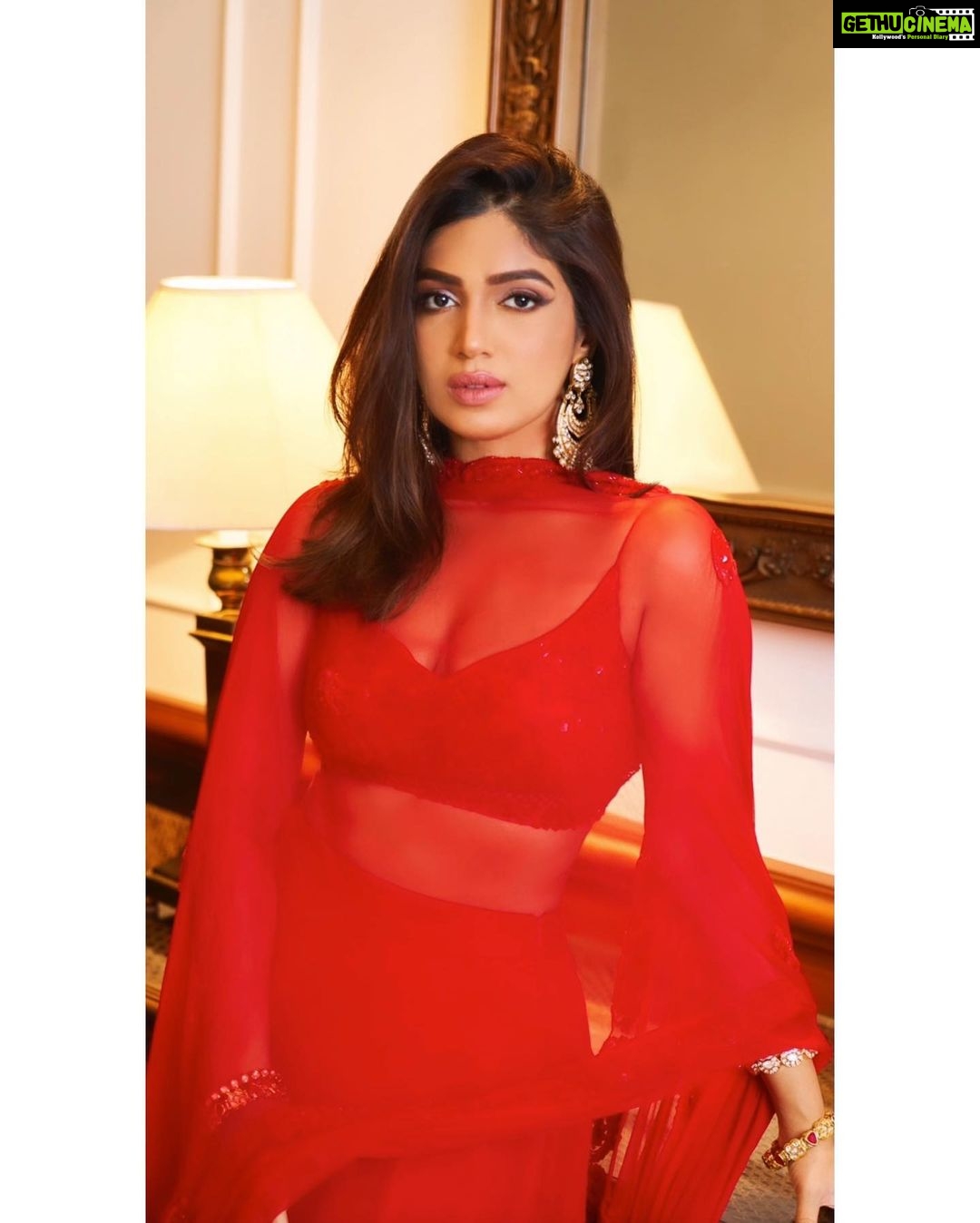 Bhumi Pednekar Instagram - Teekhi 🌶 . . . Hair & Makeup by me :) Styled by @pranita.abhi Custom lehenga @manishii_official earrings @curiocottagejewelry bangles @azotiique Clicked by @kunaalbose #ReshGoesSanky