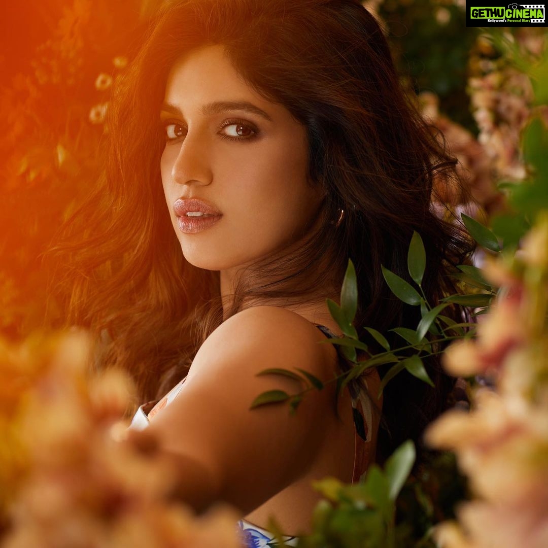 Bhumi Pednekar Instagram - I smell of roses and vanilla 💋 @elleindia . . . Image 1 & 2 Full look @ritukumarhq, heels by @louboutinworld, necklace & earrings @miabytanishq Image 3 Hand-painted floral bustier @joskai.studio, earrings by @outhousejewellery Content Director & Editor: @kamna.malik Photographer: @kay_sukumar Fashion editor: @zohacastelino Words: @aineenizamiahmedi Hair: @amitthakur_hair Make-up: @sonicsmakeup Production: @ikp.insta Marketing head: @ekta_ashar Assisted by: @siddhidolas, @rajvijhaveri18 Editorial assistant: @sylviaforreals Artist’s management agency: @yashrajfilmstalent