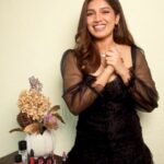 Bhumi Pednekar Instagram - It’s time and so many of you guessed it right ! I’m so thrilled to finally reveal to you the news I’ve been dying to share for months. I’m @maccosmeticsindia's first ever brand ambassador! I’m so excited to be associated with a brand that stands for everything I believe in and I promise you some exciting things coming your way soon! Thank you for all your love & support to make my dream come true 😘 #MACLovesBhumi #MACCosmeticsIndia