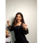 Bhumi Pednekar Instagram - Interrupting the series for some exciting news! I have one of my life’s biggest announcements coming up tomorrow and I really wanted all of you to join me for this big moment. I’m going to be doing something HUGE with my favourite makeup brand in the world and I want you to guess which one it is! Need a hint? Watch my 2 part video series carefully 😉