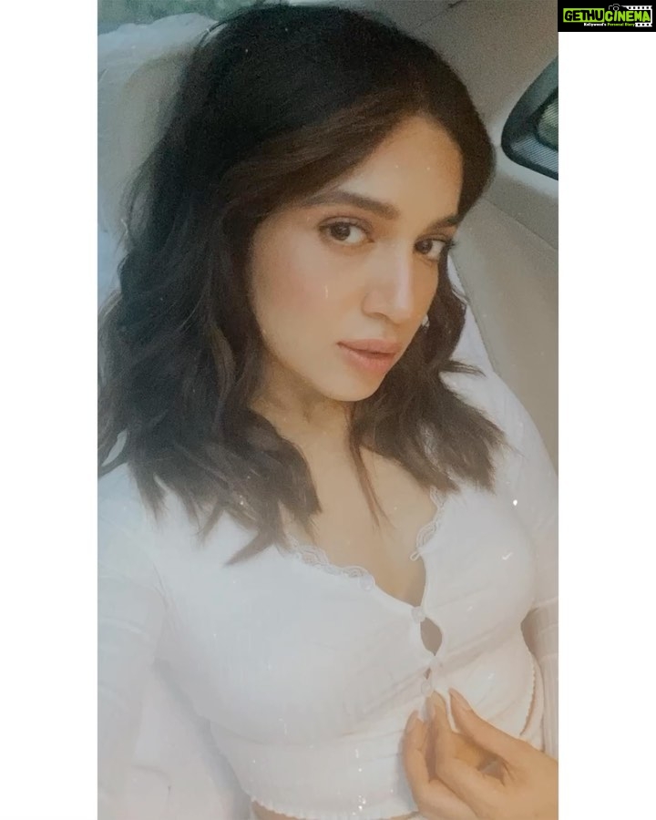 Bhumi Pednekar Instagram - Stuck in traffic,but my mood is lit! #weekend #mood #saturday