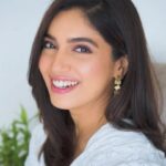 Bhumi Pednekar Instagram - Want to know how I get my glow? ✨ WOW Skin Science Vitamin C kit is my go-to, for a complete skin care regimen. The range consists of face wash, toner, serum and cream, which I use every morning to keep my face looking radiant and bright. What more could I want for my skin! #NatureInspiredBeauty #PamperWithWOW #SeeTheGlow #WOWSkinScienceIndia #WOWVitaminSee #TrustInWOW #TrustInNature @wowskinscienceindia