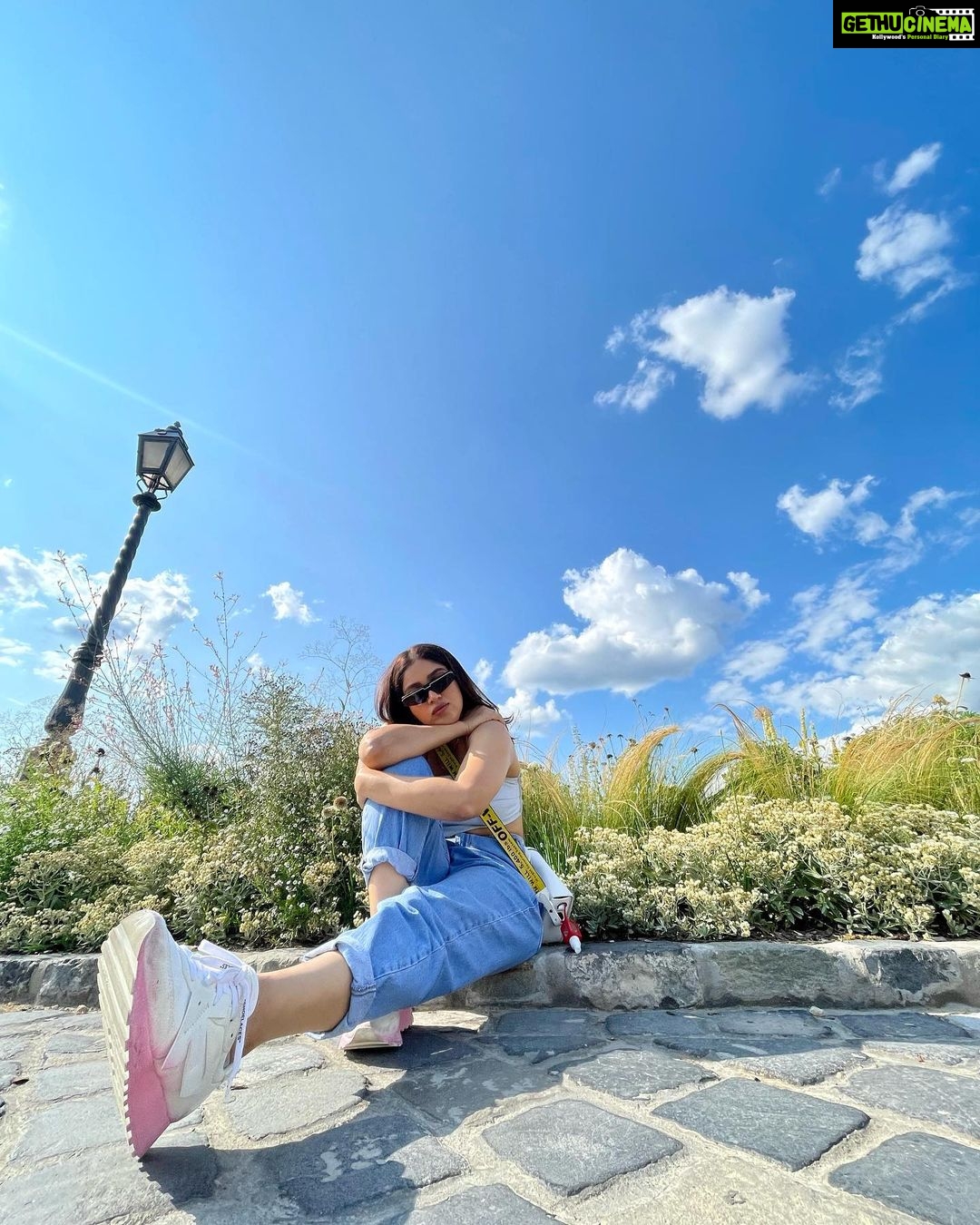 Bhumi Pednekar Instagram - Vaca photo dump part I #Budapest #BPTravels @samikshapednekar