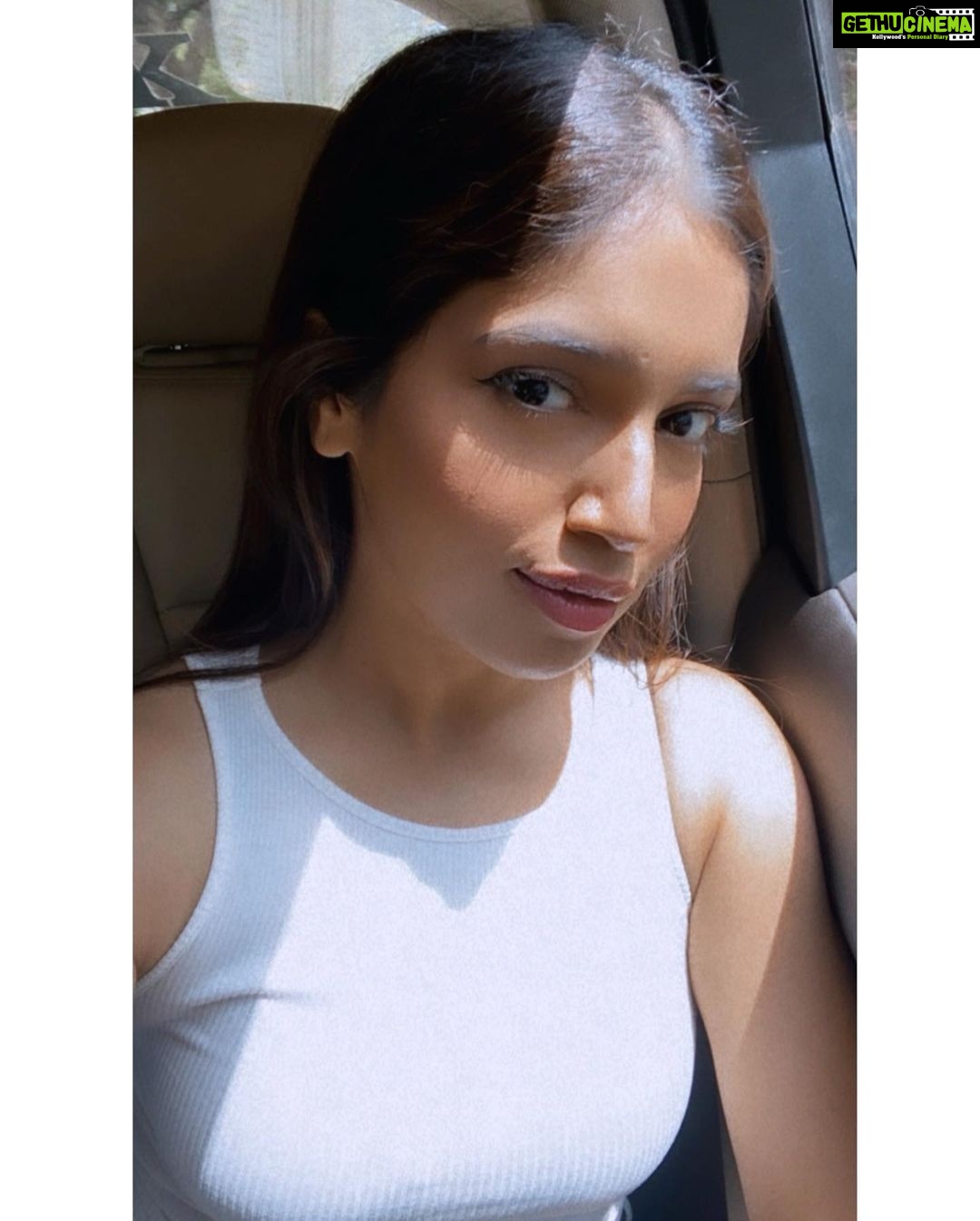 Bhumi Pednekar Instagram - Mentally on a beach somewhere ☀️ 🏖🤍 #NoBadVibes