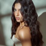 Bhumi Pednekar Instagram - Raat Baaki, Baat Baaki…. . . . #Hello #Instagram #love #IG #Goodnight #Saturday #Weekend
