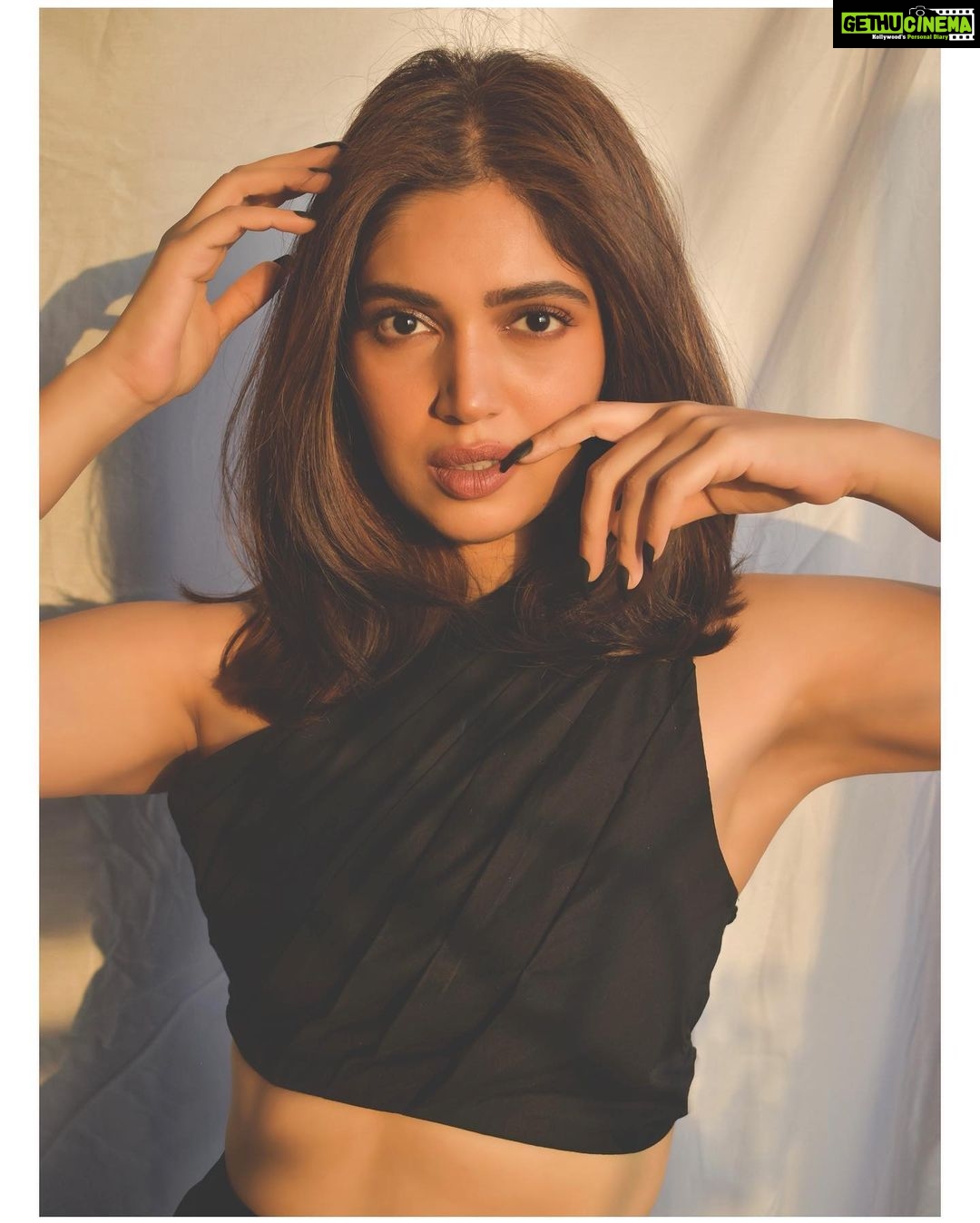 Bhumi Pednekar Instagram - Flintstones was my favourite 🖤 . . . Wearing my girl @label_bella_d . . . #thursday #love #sunkissed