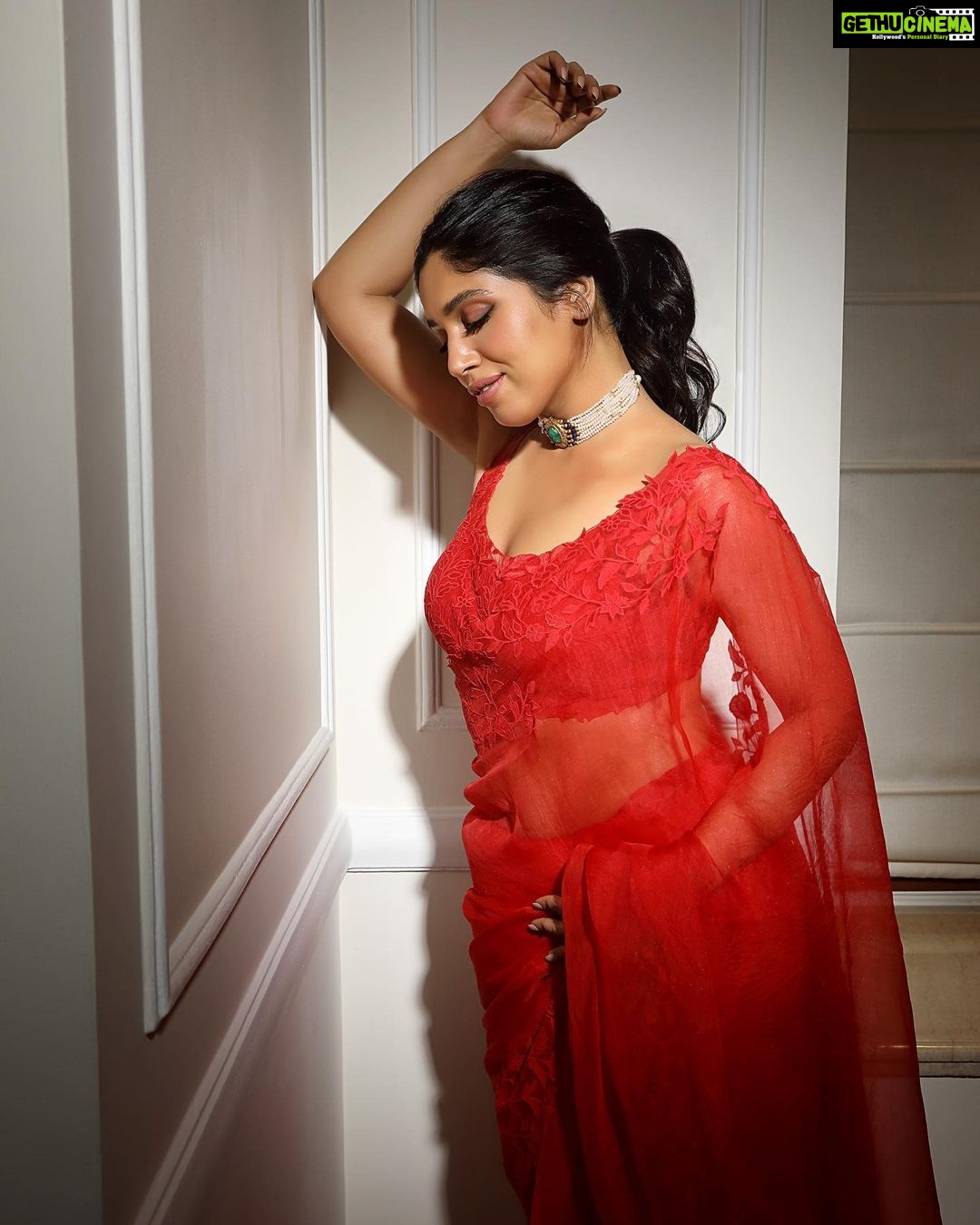 Bhumi Pednekar Instagram - Red is my colour ❤️ . . . #rakshabandhan #stylefile #BP #goodnight #Instagram #love #musing