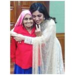Bhumi Pednekar Instagram - Chandro Dadi ❤️ Am so saddened by the demise of Chandro Tomar dadi Aka Shooter Dadi Chandro. Truly feels like a part of me has gone. A part of family has gone. She lived a life full of greatness and impacted so many lives. Questioned patriarchy and broke every shackle of ageism. Her legacy will live on in all those girls whom she became a role model for. I feel extremely lucky that I got a chance to portray her on screen. It was this process of becoming her that taught me so much about life and being a woman. It felt like I am her. Courage, compassion, kindness and a smile on her is how she lived her life. An ace air pistol shooter, a phenomenal teacher a voracious speaker and a nurturer. She will be missed deeply. My condolences to her family and all her well wishers :) #TannBudhaHotaHaiMannBudhaNahiHota