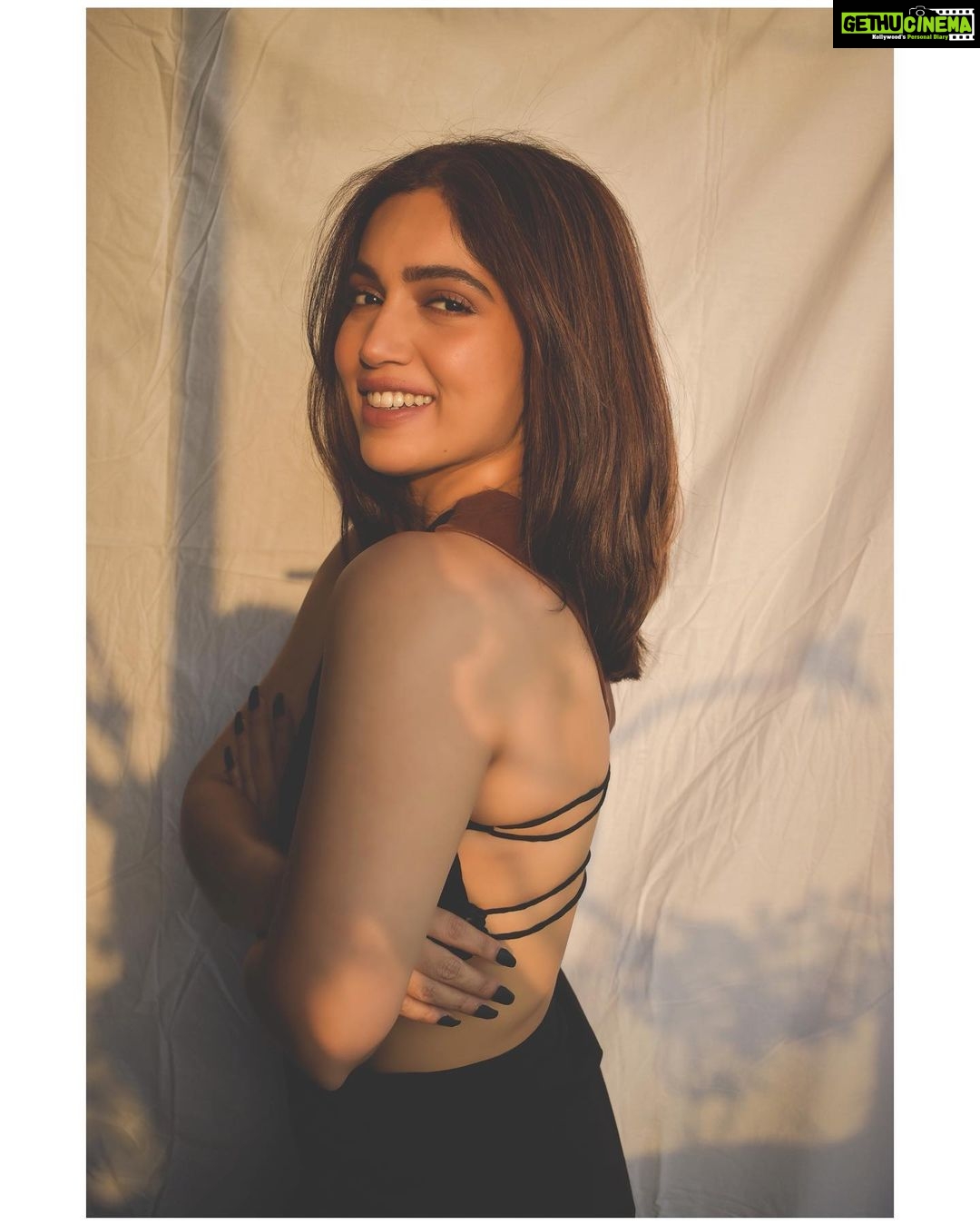 Bhumi Pednekar Instagram - Flintstones was my favourite 🖤 . . . Wearing my girl @label_bella_d . . . #thursday #love #sunkissed