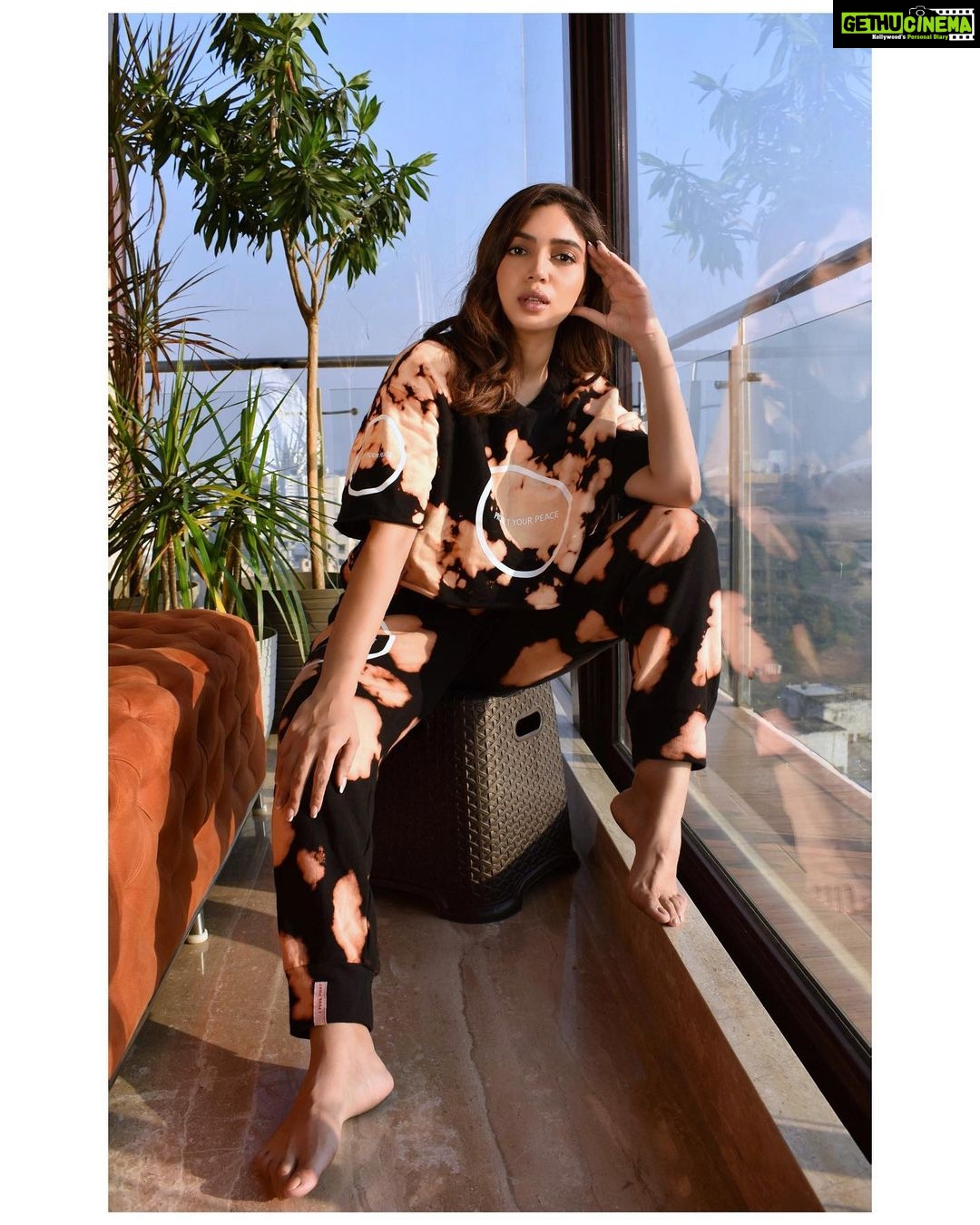 Bhumi Pednekar Instagram - Protect Your Peace ✌️ #Sunday