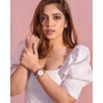Bhumi Pednekar Instagram - I strongly believe every gift is a story and planning the right gift for your special one is always a sweet memory. ❤️ My perfect present to give this year would be a beautiful watch by @danielwellington. And guess what? With the Christmas offer, you can now shop for 2 or more products and get a 25% off. Combine this with my code BHUMI to save an additional 15% over and above. Happy Gifting! #DWforeveryone​ #danielwellington
