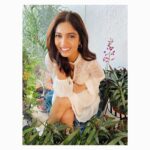 Bhumi Pednekar Instagram - All about happiness & joy 🧚‍♀️ #goodmorning #familia