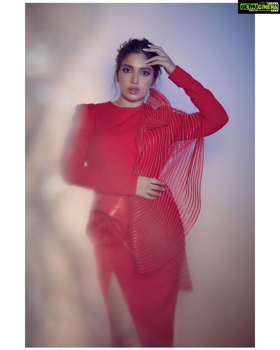 Bhumi Pednekar Instagram - Mirchi Mirchi Mirchi, Nazrein tirchhi, Shakal hai firni, Harkatein filmi ✌️ #CurrentFav #CurrentMood @amitaggarwalofficial . . . @vivianakadivine