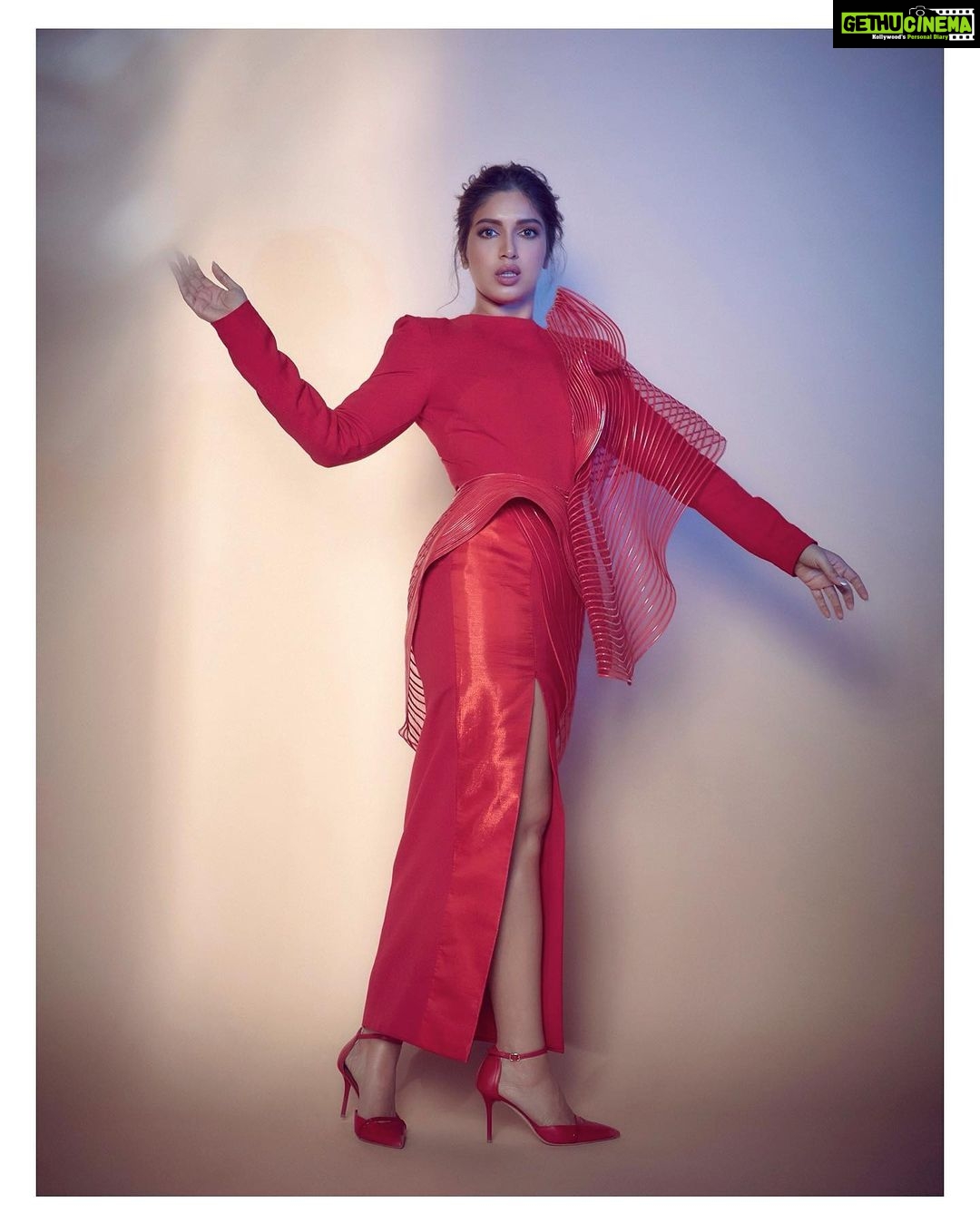 Bhumi Pednekar Instagram - Mirchi Mirchi Mirchi, Nazrein tirchhi, Shakal hai firni, Harkatein filmi ✌️ #CurrentFav #CurrentMood @amitaggarwalofficial . . . @vivianakadivine