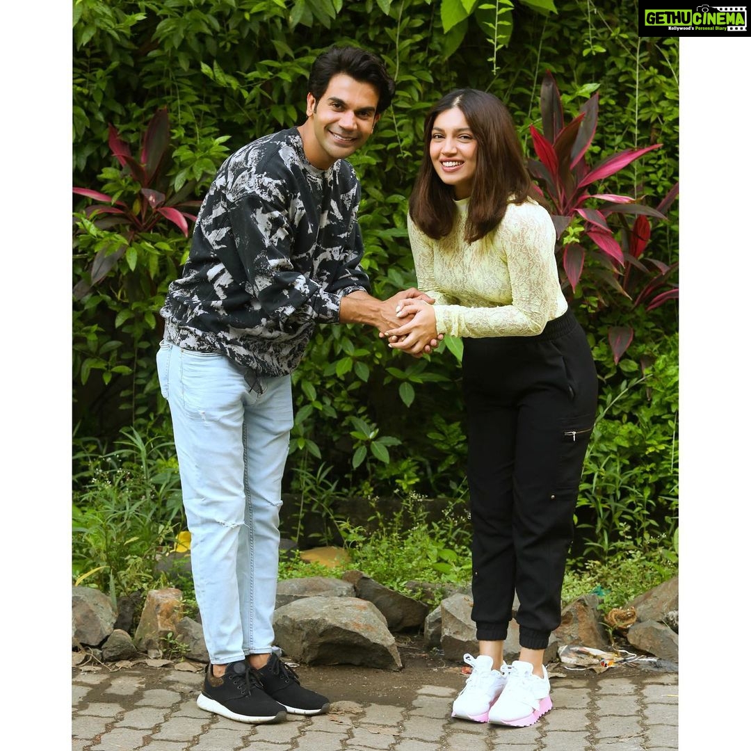 Bhumi Pednekar Instagram - Aye @rajkummar_rao time to say #BadhaaiDo, milte hain set pe, January 2021. Bring it on 🎥✌🏼☺️ @jungleepictures #HarshavardhanKulkarni #AkshatGhildial @sumadhikary