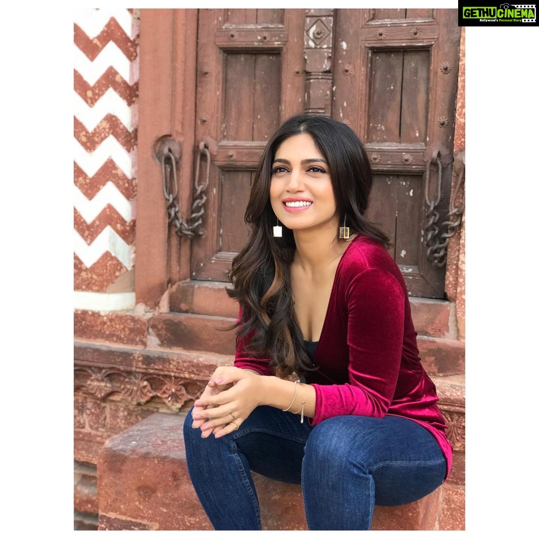 Bhumi Pednekar Instagram - Morning Sunshine #Kitty . . . #goodmorning #gratitude #thankyou #trending Clicked @ashiq_mk