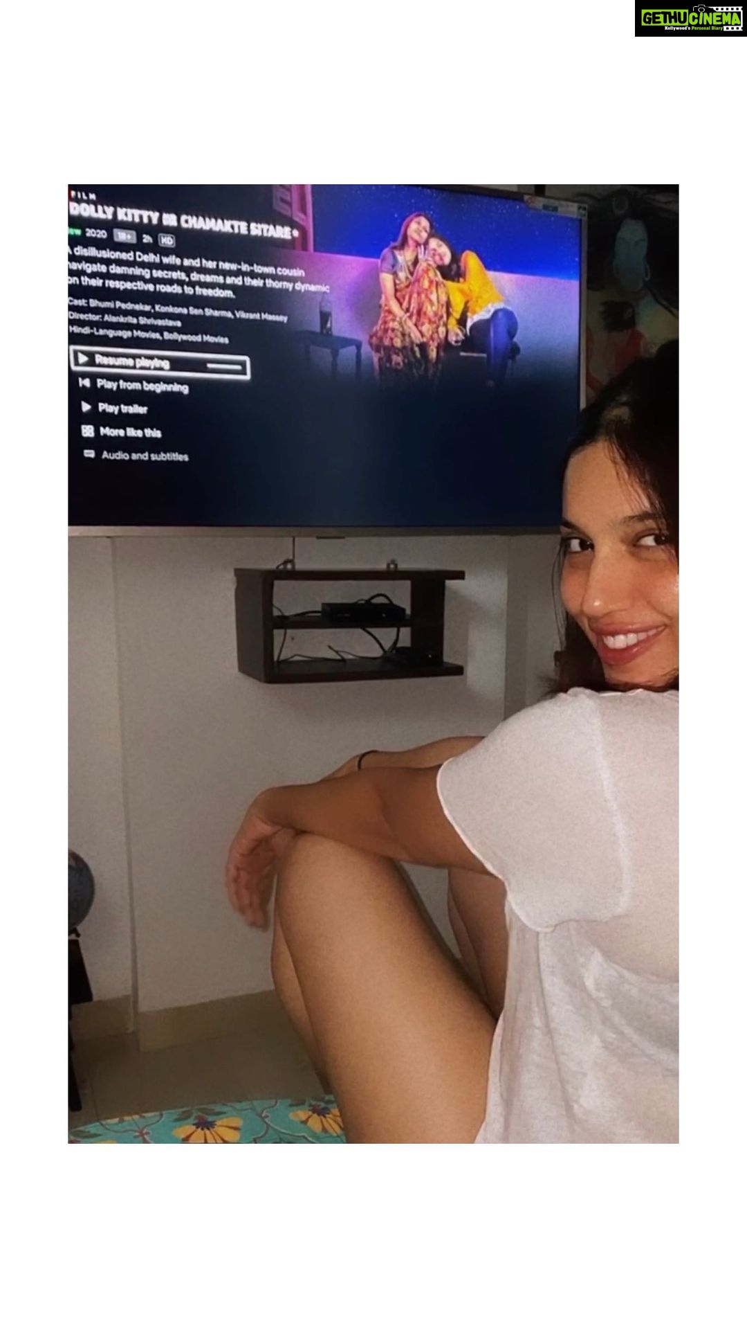 Bhumi Pednekar Instagram - Not acchi but pakka sachchi girls are here... #DollyKitty Now streaming on @netflix ❤️
