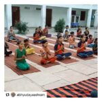Bhumi Pednekar Instagram - #HappyDaughtersDay to all my little ones at @abhyudayaashram Even though the Covid 19 situation has slowed us down ,we are still trying to do our best. Technology is a boom :) So proud of all our children and the teachers for not giving up 🙏 #Beti #Love #GirlPower