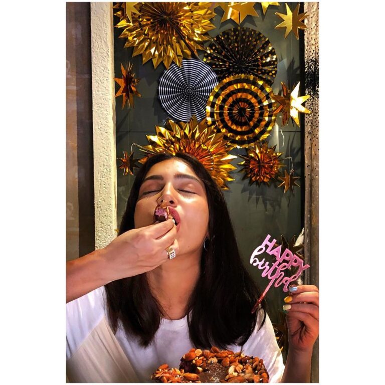 Bhumi Pednekar Instagram - As I turn a year older, all I can think of is how fortunate & grateful I am. To be surrounded by such love and support. To have such incredible people in my life. To be able to follow my passion and have a job that I love. To have the love the audiences give me. To be able to give back and work towards making this world a better place. To have the means to protect the ones I love. I am so grateful for everything. With everything happening around us, am so so overwhelmed by the love that everyone has shown... Thank you so much ❤️ #gratitude #thankyou