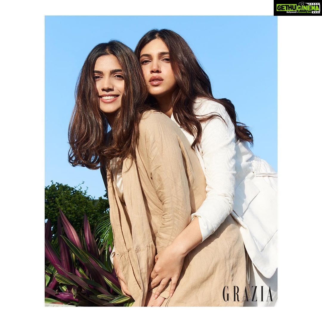 Bhumi Pednekar Instagram - Solidarity x Pednekar Sisters X Grazia ☀️ . . . #coverstars #quarantineedition #pednekarsisters #morning #love #family #AtHomeWithGrazia @graziaindia @samikshapednekar