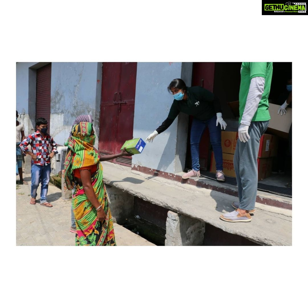 Bhumi Pednekar Instagram - @lakhanifootwear and I teamed up with @rha_india, a volunteer based, zero-funds organization spread across 12 countries in 180 cities, to distribute footwear among men and women across age-groups with the intent to provide them with a basic necessity which they do not have. Together, we helped distribute over a 1000 pairs in and around Ghaziabad in Murad Nagar, Govindpuram and Vijay Nagar. During these tough times, we as people should come together to extend a hand, help who we can and showcase empathy. Thank you Lakhani for your support. 🙏🏻❤️
