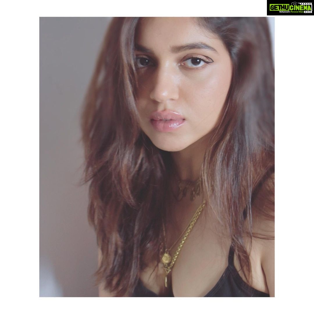 Bhumi Pednekar Instagram - 𝓑𝓪𝓻𝓮 𝓶𝓲𝓷𝓲𝓶𝓾𝓶 . . . . #goodmorning #instafam #love #gratitude #stayhome