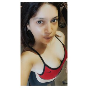 Bhumi Pednekar Instagram - Eat..Sleep..Workout x Repeat ✌🏻#StayHome #StaySafe . . . #healthybodyhealthymind #immunitybooster #homeworkout