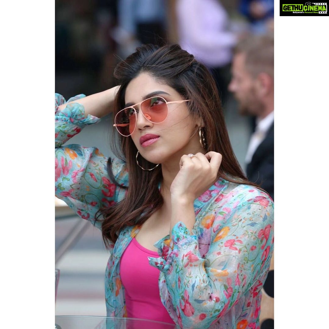 Bhumi Pednekar Instagram - The many moods of #VedikaTripathi , today at 12 pm on @sonymaxmovies ♥️ #PatiPatniAurWoh
