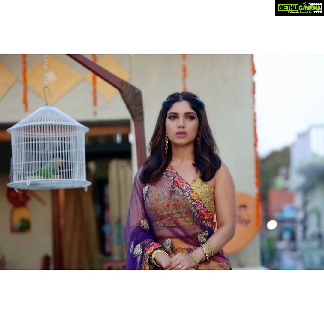 Bhumi Pednekar Instagram - The many moods of #VedikaTripathi , today at 12 pm on @sonymaxmovies ♥️ #PatiPatniAurWoh