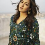 Catherine Tresa Instagram - The Golden hour 🧡 #sunlookslikethemoon #sunlooksgoodonus #goldenhourlight #mebeingme Outfit by @guaparesortwear @almarihyderabad Earrings by @thetrinkaholic Makeup and hair by @kishor_bhadane_1109 @marella_makeupstudio Styling by @manogna_gollapudi Captured by @nikkhil_bareli