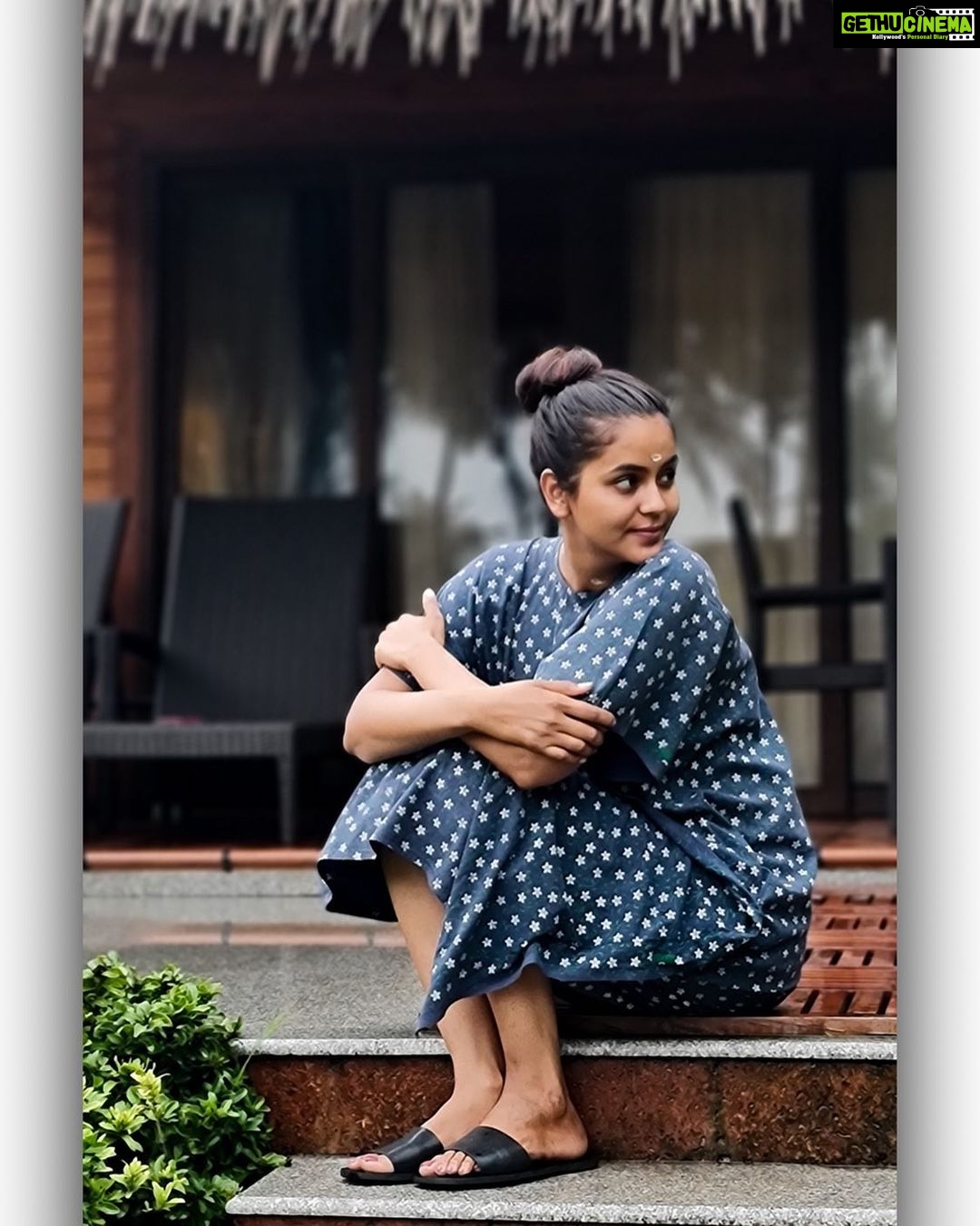 Chaitra Reddy Instagram - “Treat your body like a temple, not a woodshed. The mind and body work together. Your body needs to be a good support system for the mind and spirit. If you take good care of it, your body can take you wherever you want to go, with the power and strength and energy and vitality you will need to get there.” This picture was after my treatment @sitarambeachretreat ❤️ was feeling much relaxed n calm inside ❤️