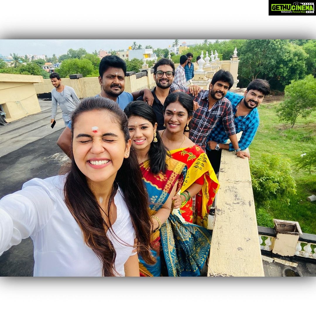 Chaitra Reddy Instagram - YNM ❤️ #gonnamissthisfacesomuch #fewaremissingthough😕 #lastfewdaysofYNM @actor_surjith @erode_ranjith @shalinirajan__ @bavithran.bavin @sreekumar.ganesh @nakshathra_official @barathactor26_official