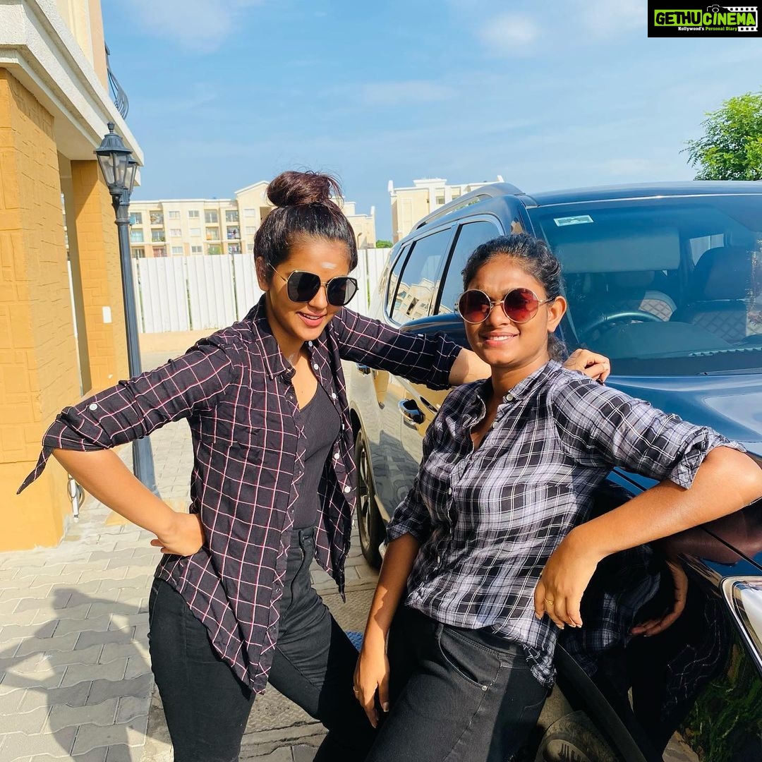 Chaitra Reddy Instagram - @twinbirdsonline TWIN BIRDS is a well known women’s daily wear brand. They are category leaders in Leggings with 100+ colours in their collection. They also have Denim Jeggings, T-shirts, casual and formal shirts, Loungewear, Formal and Other Bottoms. Available in all leading retail stores near you and online.