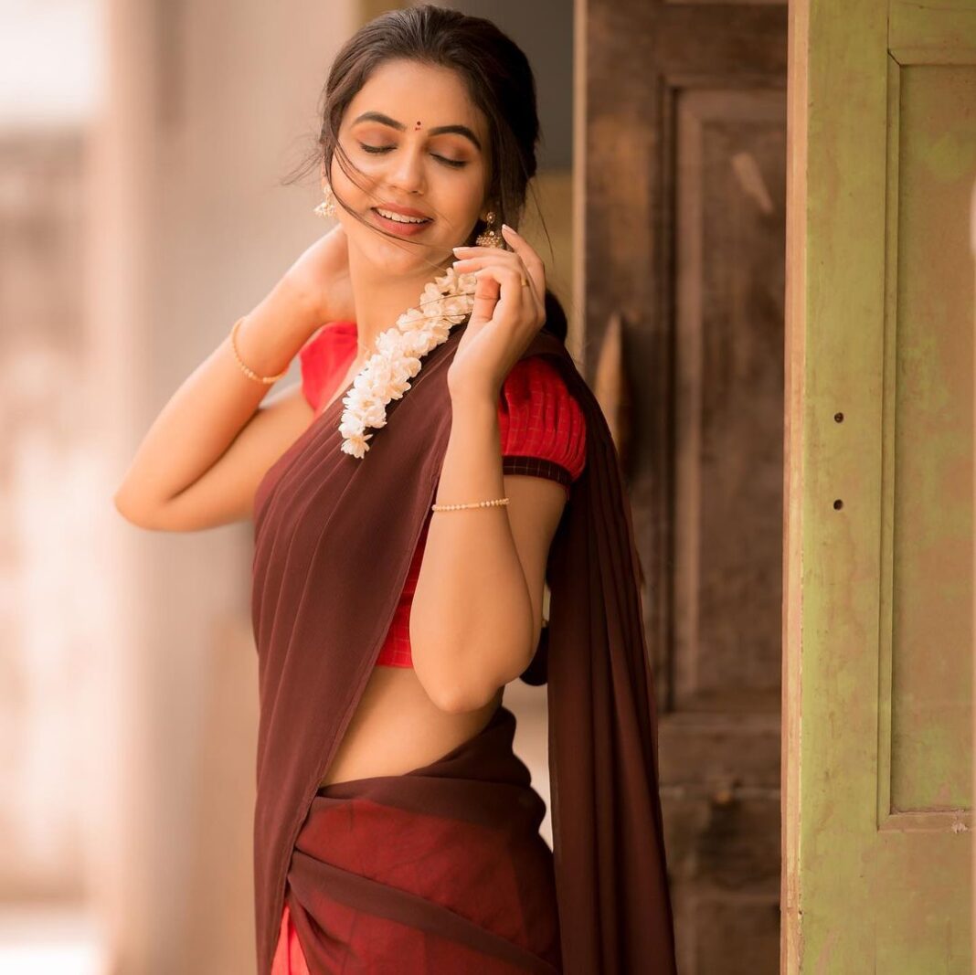 Chaitra Reddy Instagram - The joy of Dressing is an ART 🌸 Costumes - @ivalinmabia Styling @priyaregan.mb Photographer - @camerasenthil Makeup - @makeupandhairbyrehana Organized by @rrajeshananda