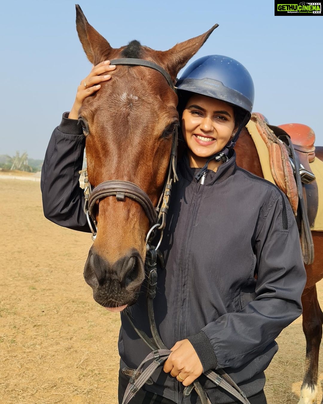 Chaitra Reddy Instagram - One can get in a car and see what man has made. One must get on a horse to see what God has made.✨ Thank you @rakeshsamalafilms ❤️ for pushing me to do this , learning new things in life is always fun❤️