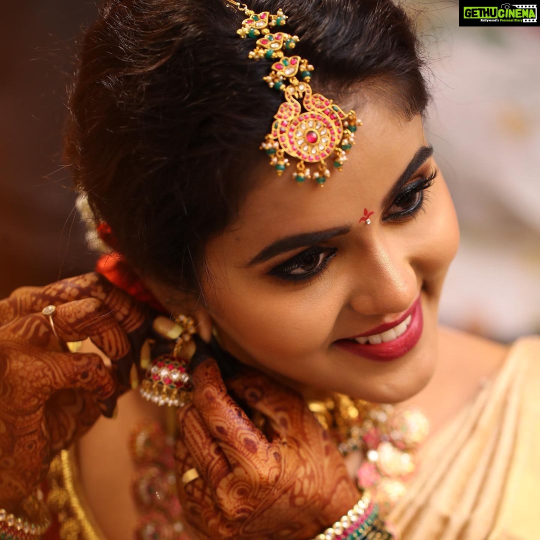 Chaitra Reddy Instagram - ♾forever♾ #racha #11.11.2020 Blouse : @mabia_mb 🌼 Saree : @kandasami_official 🌼 Jewels : @new_ideas_fashions 🌼 Makeup: @laavi_me 🌼 Mehendi: @aravinth_mehendi_artist 🌼 Nails : @nail_culturee 🌼 Photography: @camerasenthil 🌼