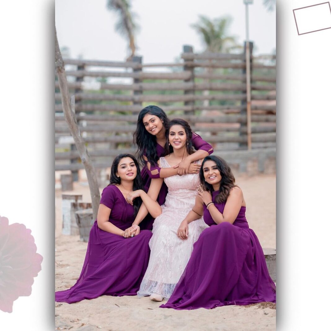 Chaitra Reddy Instagram - Friends ‘till the end. Make up : @laavi_me Photography : @camerasenthil Costume by : @lakshana_designer_studio @wedding.destination.chennai