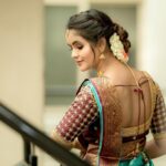 Chaitra Reddy Instagram - Shine ON✨ Make up : @laavi_me 🌸 Blouse : @mabia_mb 🌸 Saree : @kandasami_official 🌸 Jewels : @bcos_its_silver 🌸 Photography : @camerasenthil 🌸 Event organised by : @shrirastueventplanners 🌸