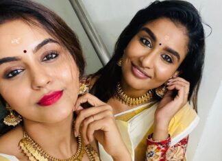 Chaitra Reddy Instagram - When you get that amazing Squeeze between my Mallu girls 😍 🙈🌸HAPPY ONAM🌸🙈 My first Eva onam 😍 You girls made it so memorable 😍🌸 @its_shabana_ ❤️ @nakshathra_official ❤️ @reshma_muralidaran_official ❤️