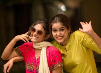 Chaitra Reddy Instagram - Neither every short girl is cute nor every tall girl is hot 😎 Our hunch story 🤪 @nakshathra_official can’t reach me ,if I don’t hunch my back or bend my knees 🤭🙈 Nakshu outfit designed by herself 😃her comfort at most priority 🤭 my cutie pie 🥰 Photography: @camerasenthil 🌸 Costume : @shreelatha_c ❤️ Jewels : @taniga.adornyourself 🌼 CO-model : @nakshathra_official 🥳