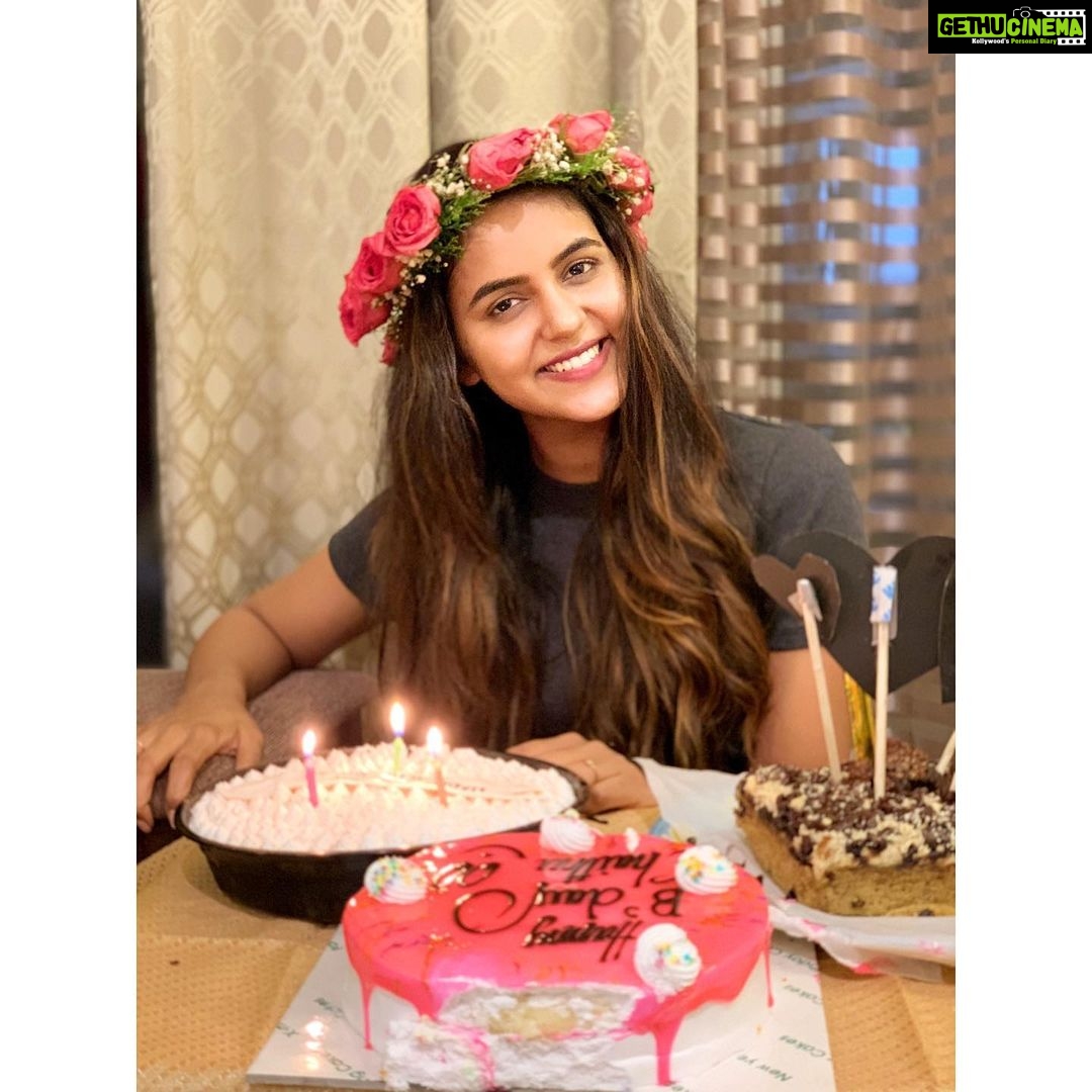 Chaitra Reddy Instagram - 🌸GRATEFUL🌸 Having u guys in my life is my blessing Gave so many memories , for lifetime💕 I can just say I’m blessed to have u guys in my life 🖤❤️ #thankfulgratefulblessed #loveunconditionally❤️