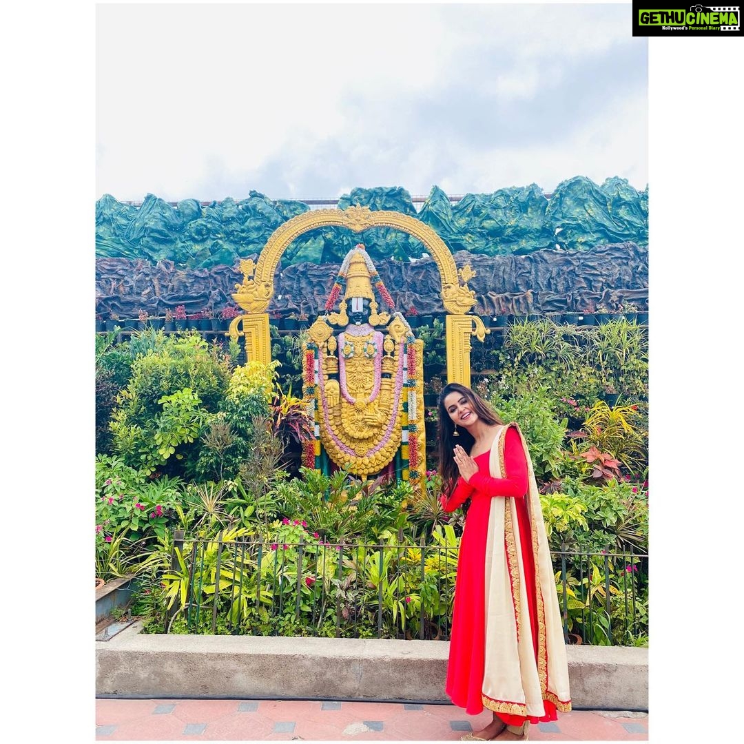 Chaitra Reddy Instagram - Yesterday was so so overwhelming My sister and bava came all the way long to Tirupathi to meet me n made my day so special ❤️and The wishes, the love from all of you -like all - including all the fans and fans clubs , everyone who gives me so much love , I’m the luckiest girl in the world ❤️thank you all so much and love you all the most ❤️ Costume @mabia_mb 🌸