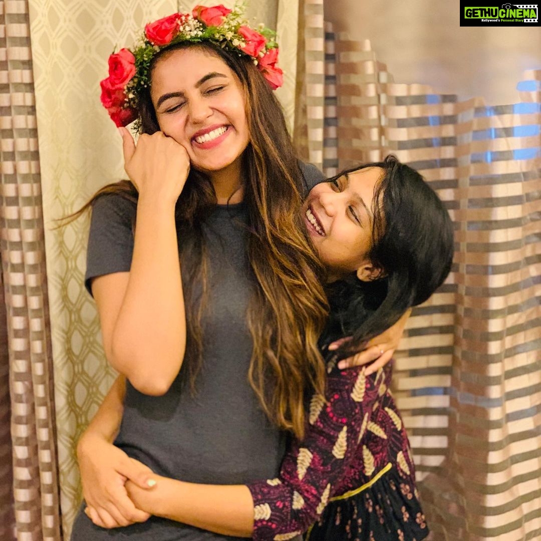 Chaitra Reddy Instagram - 🌸GRATEFUL🌸 Having u guys in my life is my blessing Gave so many memories , for lifetime💕 I can just say I’m blessed to have u guys in my life 🖤❤️ #thankfulgratefulblessed #loveunconditionally❤️
