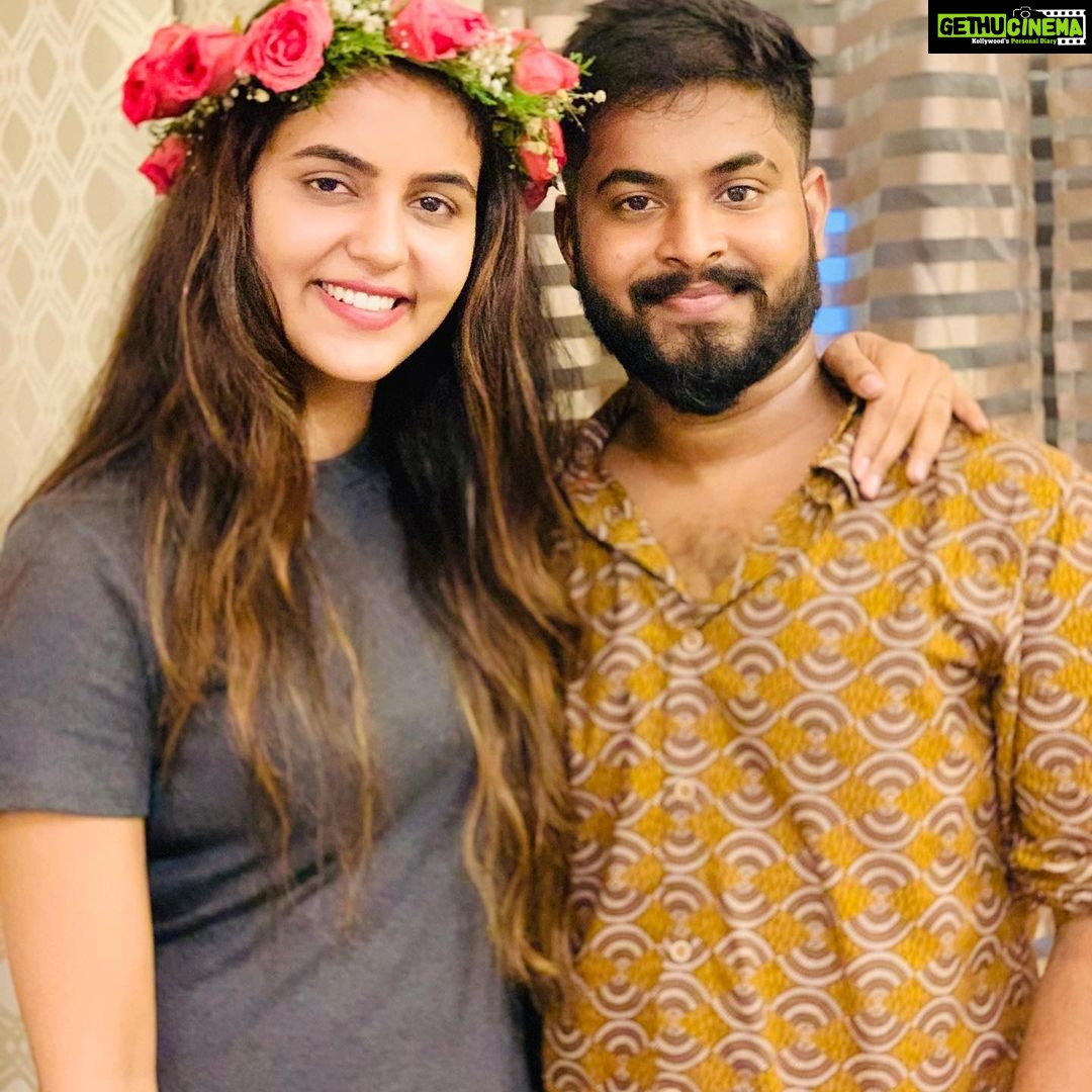 Chaitra Reddy Instagram - 🌸GRATEFUL🌸 Having u guys in my life is my blessing Gave so many memories , for lifetime💕 I can just say I’m blessed to have u guys in my life 🖤❤️ #thankfulgratefulblessed #loveunconditionally❤️