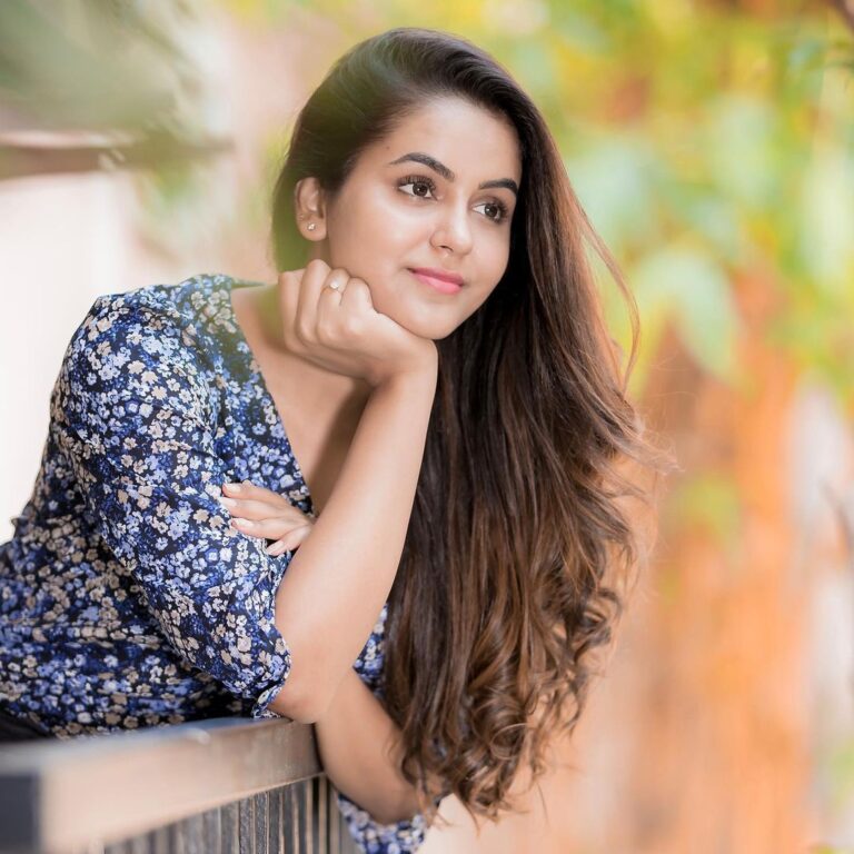 Chaitra Reddy Instagram - 🌸 J-U-N-E 🌸 Turn on your favourite happy tunes, because new month is here! I hope you’ll start it with a smile, determined to change your life for the better. Sending you a ton of virtual hugs and kisses #june2020 #startfresh Photography @camerasenthil 🌸