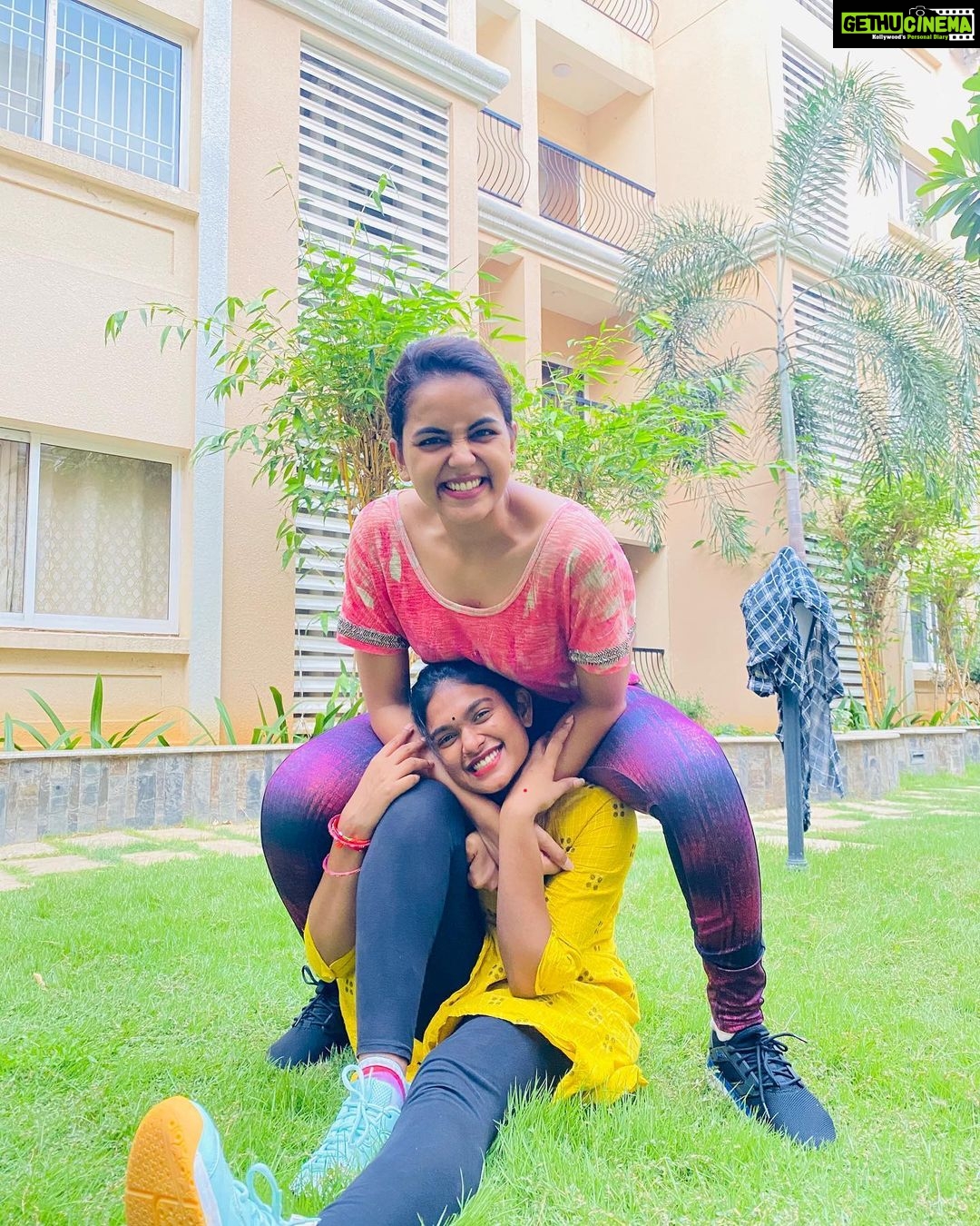 Chaitra Reddy Instagram - Sticking to our routine along with @nakshathra_official @tharani_7 No no I have not put my weight on her shoulders - that was just a pose 🙈🧏🏻♀️