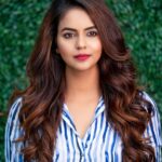 Chaitra Reddy Instagram – After all the possible poses – one will stand quite with no expression nor pose 🧏🏻‍♀️