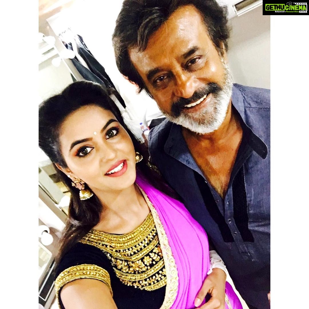 Chaitra Reddy Instagram - Major #throwback in my life❤️I still remember the entire scene, which I can not and I will not forget - he gave me life time memory to cherish ❤️ I love you , we love you and the entire world loves you (I just found out that these 2 pics were not been shared with u all ) #thalaivar😎 @rajinikanth ❤️