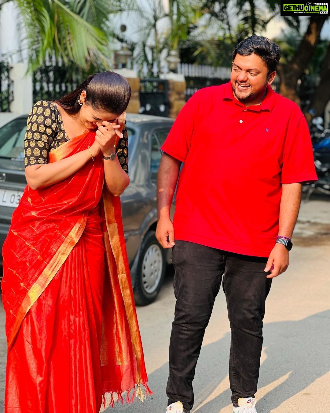 Chaitra Reddy Instagram - @mayur_r_j_gowda Thank you so much for being there for me always β€οΈ only laughter around when u are next to me π
πMy friend since more than 7 years , met him only 5 to 6 times in this 7yrs , but he was always with me virtually , our friendship is really very special to me pinky πΈ Apperception post A post to remember πΈπ Saree : @thepallushop β€οΈ