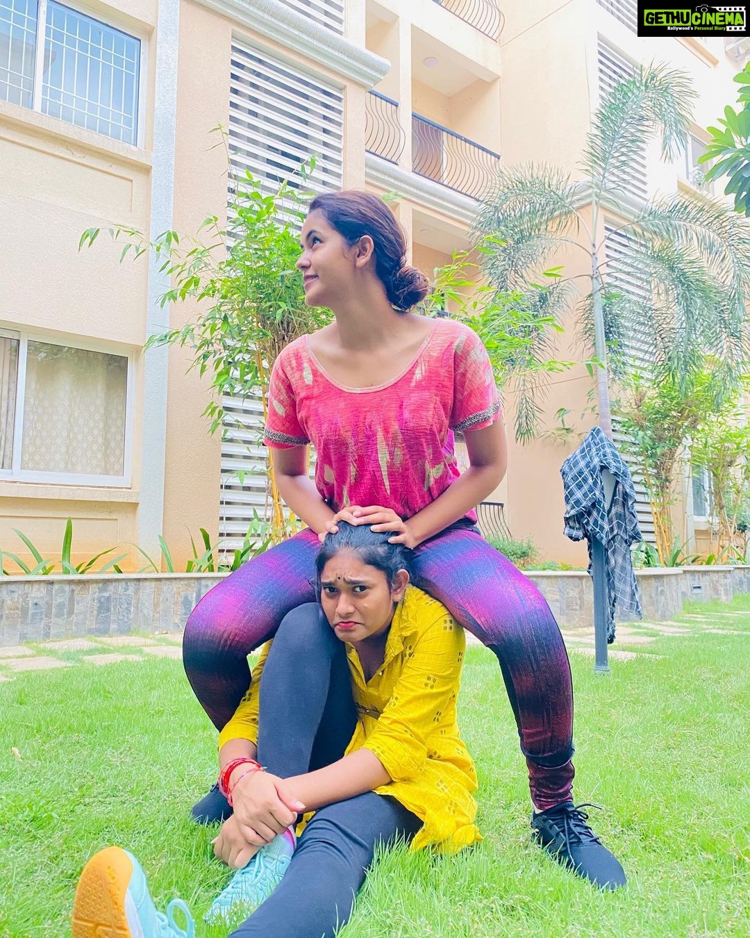 Chaitra Reddy Instagram - Sticking to our routine along with @nakshathra_official @tharani_7 No no I have not put my weight on her shoulders - that was just a pose 🙈🧏🏻♀️